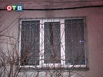 Повисший на окне влюбленный житель Владивостока получил шваброй в глаз